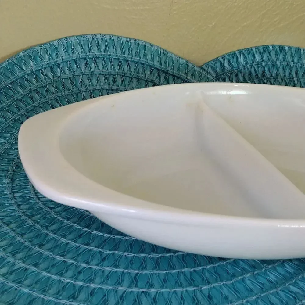 Pyrex‎ VTG White Milk Glass 1.5 Qrt Divided Oval Serving Dish Bowl